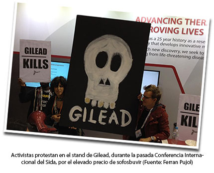 Activistas protestan en el stand de Gilead, durante la pasada Conferencia Internacional del Sida, por el elevado precio de sofosbuvir (Fuente: Ferran Pujol)